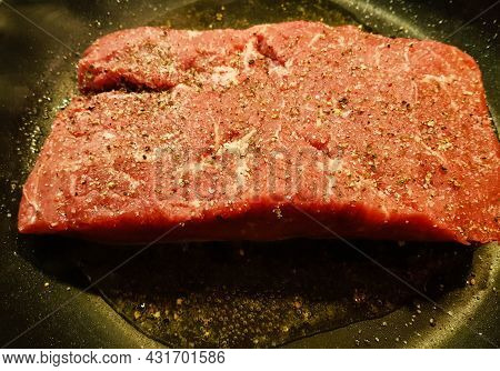 Roastbeef With Fried Potatoes An Remoulade Sauce