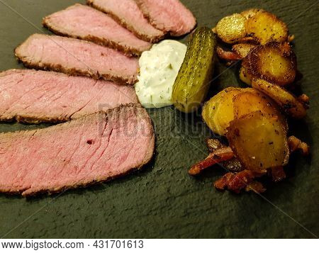 Roastbeef With Fried Potatoes An Remoulade Sauce