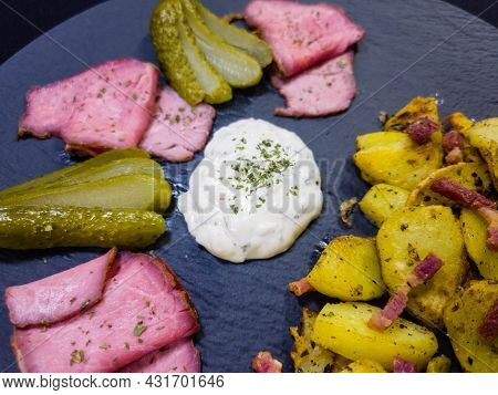 Roastbeef With Fried Potatoes An Remoulade Sauce