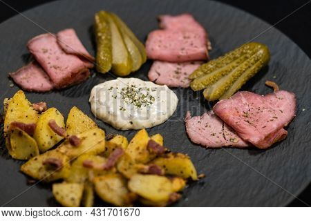 Roastbeef With Fried Potatoes An Remoulade Sauce
