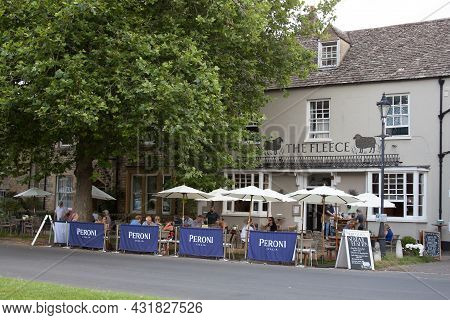 The Fleece Gastro Pub Restaurant In Witney, Oxfordshire In The Uk, Taken 19th July 2021