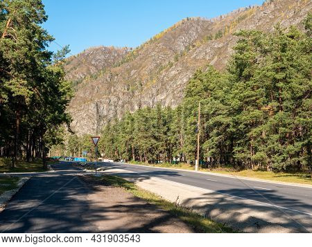 Main Road Of The Chemal Village Is Along The Pine Forest And The Altai Mountains. Chemal, Altai Repu
