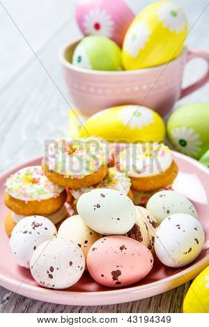 Decorazione e biscotti di Pasqua