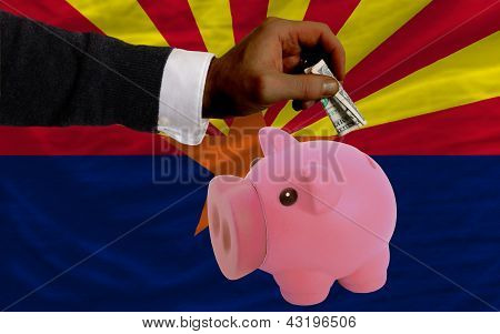 Dolar do bohaté prasátko a vlajka amerického státu Arizona