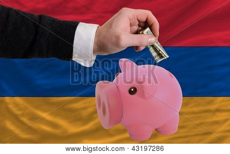 Dolar zengin kumbara ve Ermenistan Ulusal bayrak