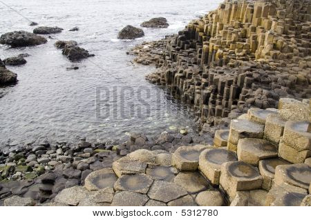 Wczesnym wieczorem w Giant's Causeway