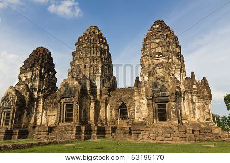 Wat Phra Prang Sam Yot