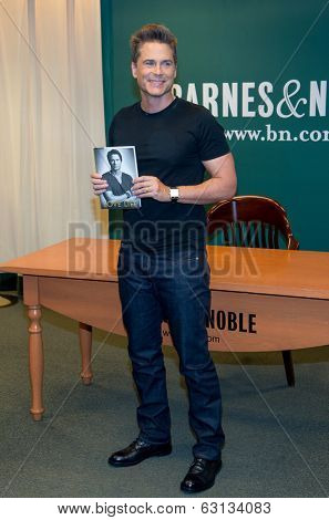 NEW YORK-APR 9: Actor Rob Lowe attends the book signing of 