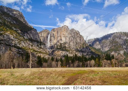 Yosemite Valley And Upper Yosemite Falls