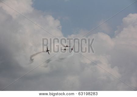 Kt-1B Wongbee Planes In Aerobatics Display