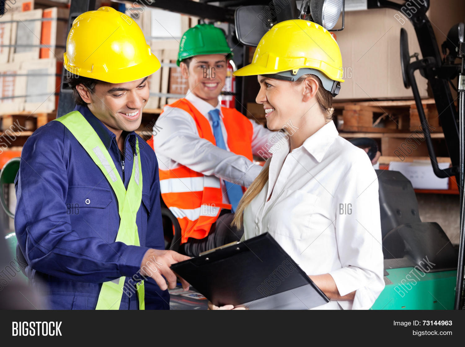 работу бригадиром быть. строитель бригадир. работу бригадиром быть. строительные работы. разнорабочий на склад.