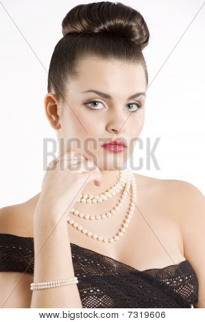 La dentelle et le collier