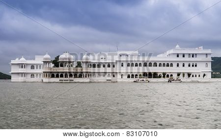 Lake Palace on lake Pichola, Udaipur, India