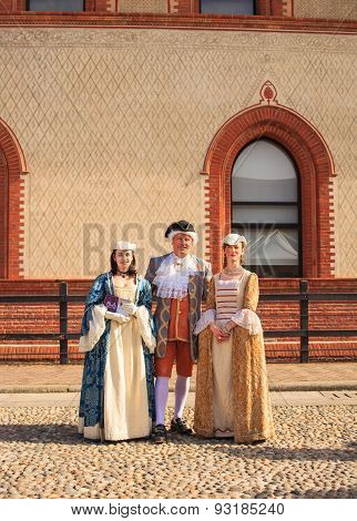 People In Eighteenth Century Clothes
