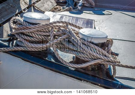 a lot of rope attached to secure a boat