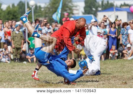 Ulyanovsk Russia - July 31 2016: Airborne soldiers demonstrate mastery of martial arts sambo during the celebration of the Airborne Forces