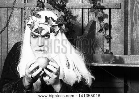 Zeus With Apple