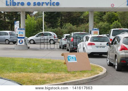 Car Line For The Fuel Shortage