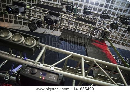 Extensive scaffolding providing platforms lighting devices for stage structure support