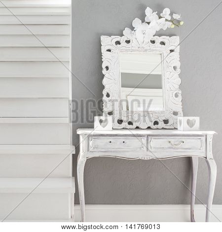 Picture of vinatge style dressig table with mirror
