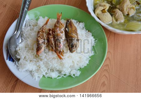 deep fried fish topping on rice and pickled Chinese cabbage with pork entrails soup