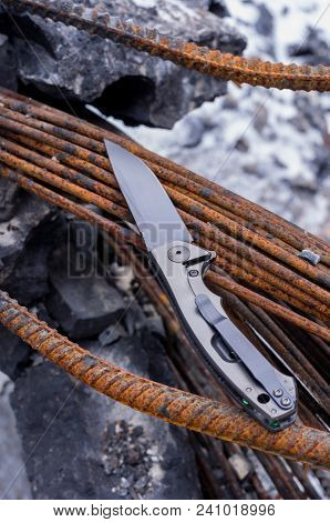Kind of knife from behind. Photo at an angle. Construction and Urban. Top.