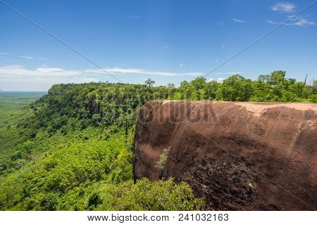 Beautiful Scenery Of The Whale-shaped Rock With Blue Sky And Wild In The  Background, Phu Sing, Buen