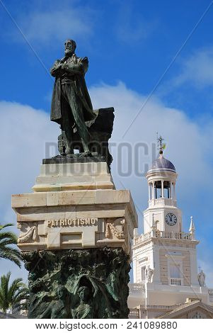 Statue De Segismundo Moret And The Town Hall Of Cadiz. Segismundo Moret Y Prendergast (1833 - 1913) 