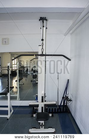 Lat Pulldown Machine Nobody Gym Indoors Bodybuilding