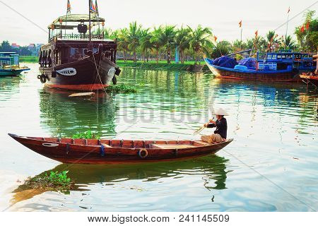 Hoi An, Vietnam - February 17, 2016: Senior Woman In Traditional Vietnamese Hat On A Boat In Thu Bon