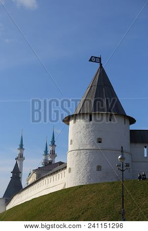 Kazan Republic/tatarstan Russian Federation -18.05.2018 Mosque Of Kul-sharif And The Kremlin