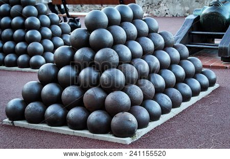 This Are Cannon With Cannonball To Save