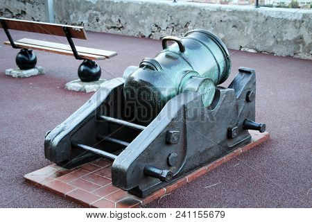 This Are Cannon With Cannonball To Save