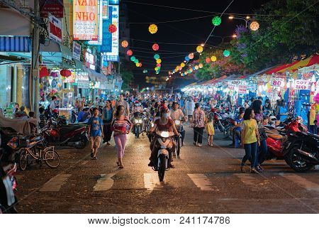 Can Tho, Vietnam - February 27, 2016: People On The Street Market In Can Tho, In Vietnam, At Night. 