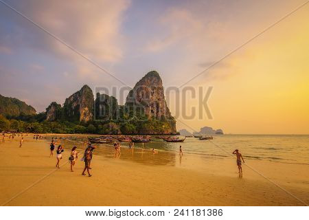 Krabi, Thaliand - April 4, 2018 : Tourists Rest At The Railay Beach Just Before Sunset, With  Massiv
