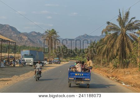 Sumbe/angola 10 Oct 2017 African Family To Travel By Motorcycle. Angola.