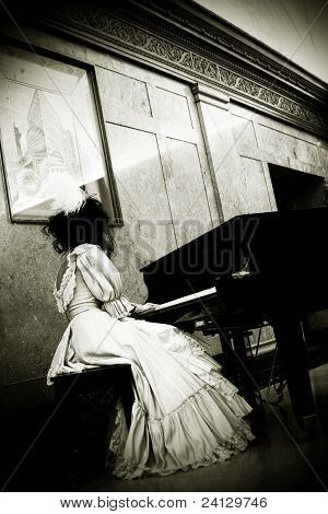 Kadın Piano