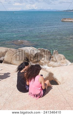 Duo Tourists On The Rock At Samui Island ,thailand