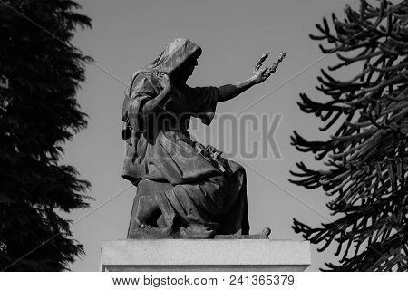 Picture Of A War Statue In A Grave Yard