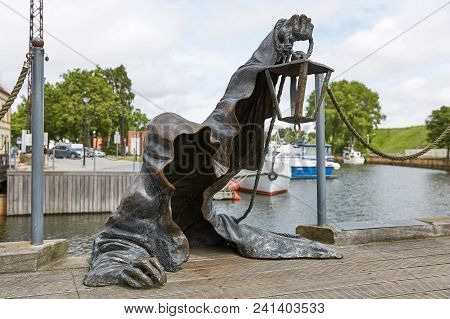 The Black Ghost Bronzed Sculpture (designed By Svajunas Jurkus And Sergejus Plotnikovas). Danes Rive