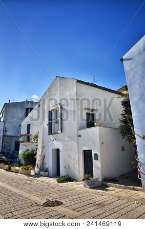 Termoli is a seaside resort famous for its charming and ancient downtown.The old downtown has medieval origins, it is perched on a rocky promontory, and it is characterized by narrow streets.