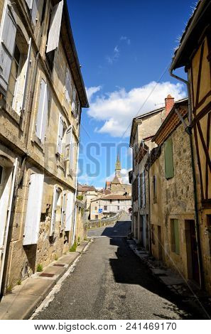 Nerac, ancient French town lying on both sides of the Baise River, tourist destination