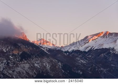 Akşama Pyrenees içinde