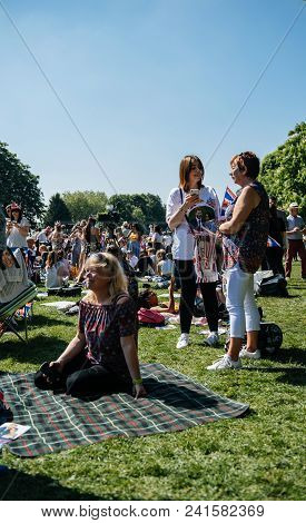 Windsor, United Kingdom - May 19, 2018: People Party, Picnique On Long Walk Gardens For The Royal We