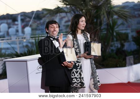 Actress Samal Yeslyamova, Marcello Fonte  attends the photocall the Palme D'Or Winner during the 71st Cannes Film Festival at Palais on May 19, 2018 in Cannes, France. 