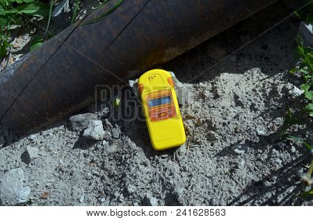 Metal of the Chernobyl Zone for export to Europe. The radiometer gives readings in micro-Sieverts. Logos removed