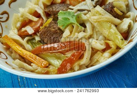 Uzbek Qorasaroy Lagmon