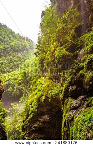 龙水峡地缝峡谷岩壁the Rock Wall Of The Canyon Of Longshui Gorge