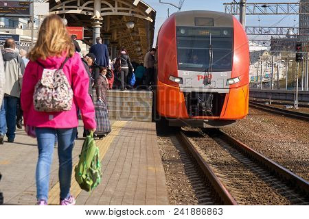 Moscow, Russia - April 28, 2018. People Walking Along A Platform In Kursky Railway Station To Take A
