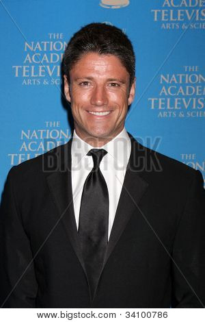 LOS ANGELES - JUN 17: James Scott przybywa na 2012 dzień Creative Emmy Awards w Westin Bonave
